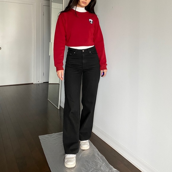 Brandy Melville alien cropped sweater - Picture 2 of 3